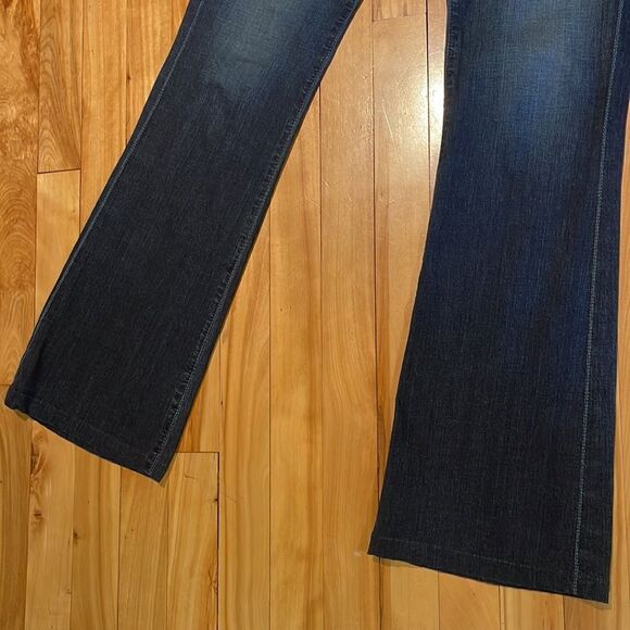 AG Adriano Goldschmied the Club medium wash flared 5-pocket jeans. Size 27R - Picture 4 of 8